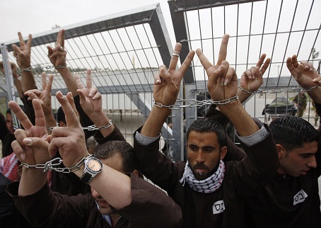 نتيجة بحث الصور عن إضراب الأٍرى الفلسطينيين