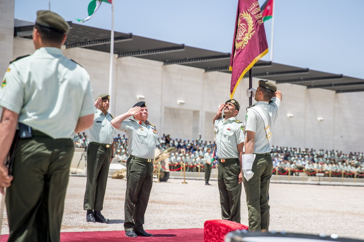 نتيجة بحث الصور عن الملك يسلم علم القائد الأعلى إلى كتيبة جعفر بن أبي طالب الآلية