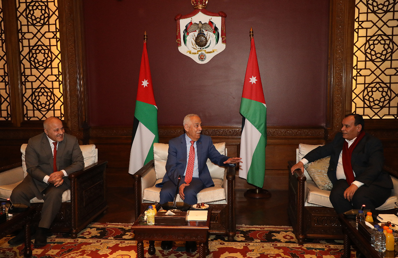 Madar Al-Saa Images 0.1760286319115829