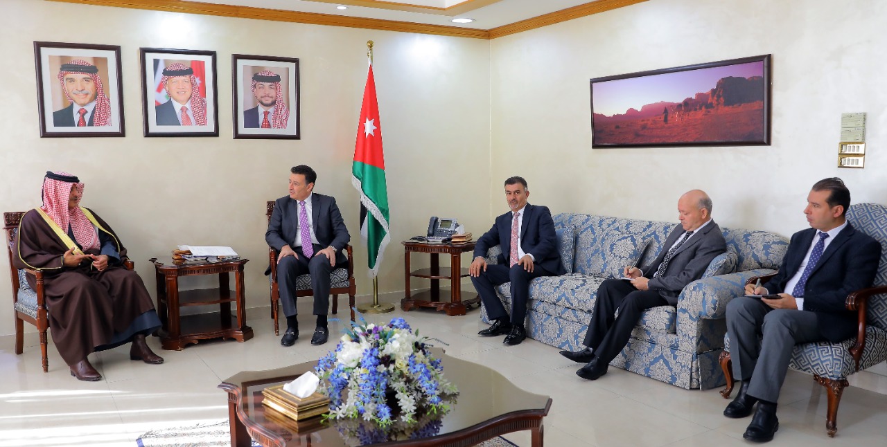 Madar Al-Saa Images 0.38918959750644744