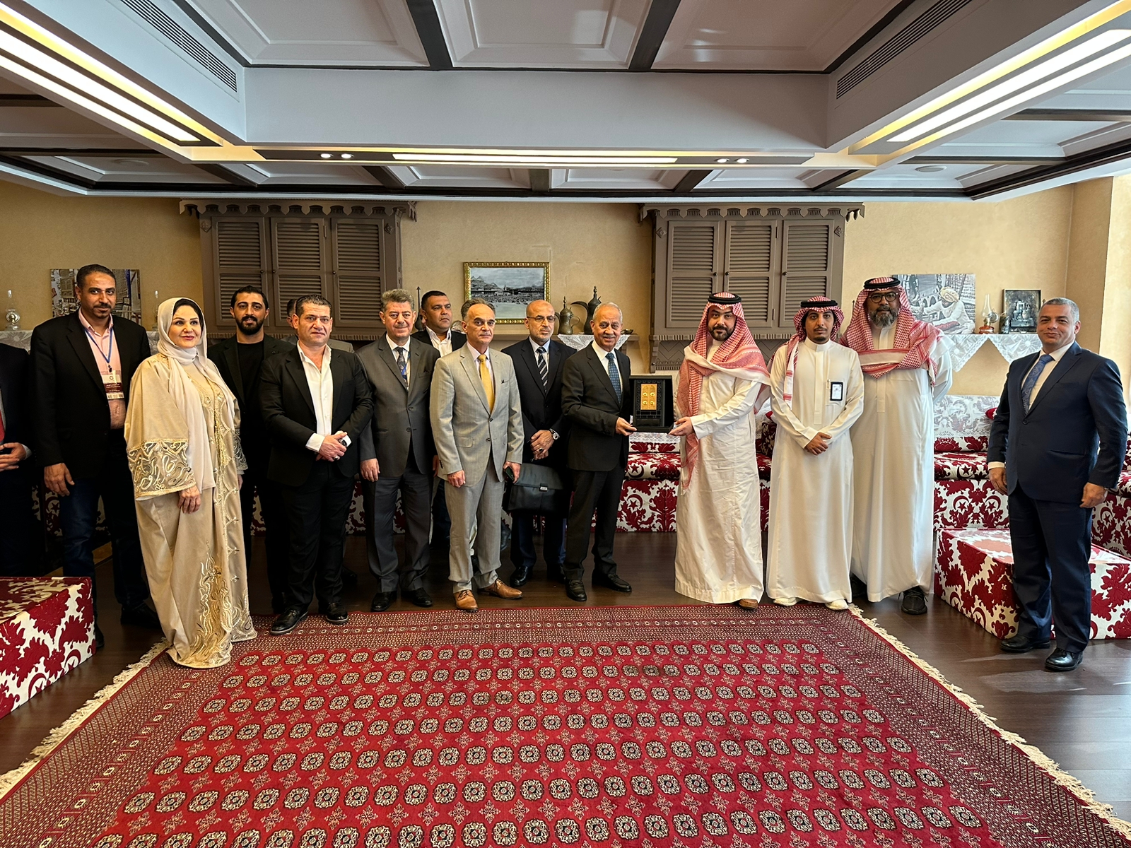 Madar Al-Saa Images 0.038406715327839125