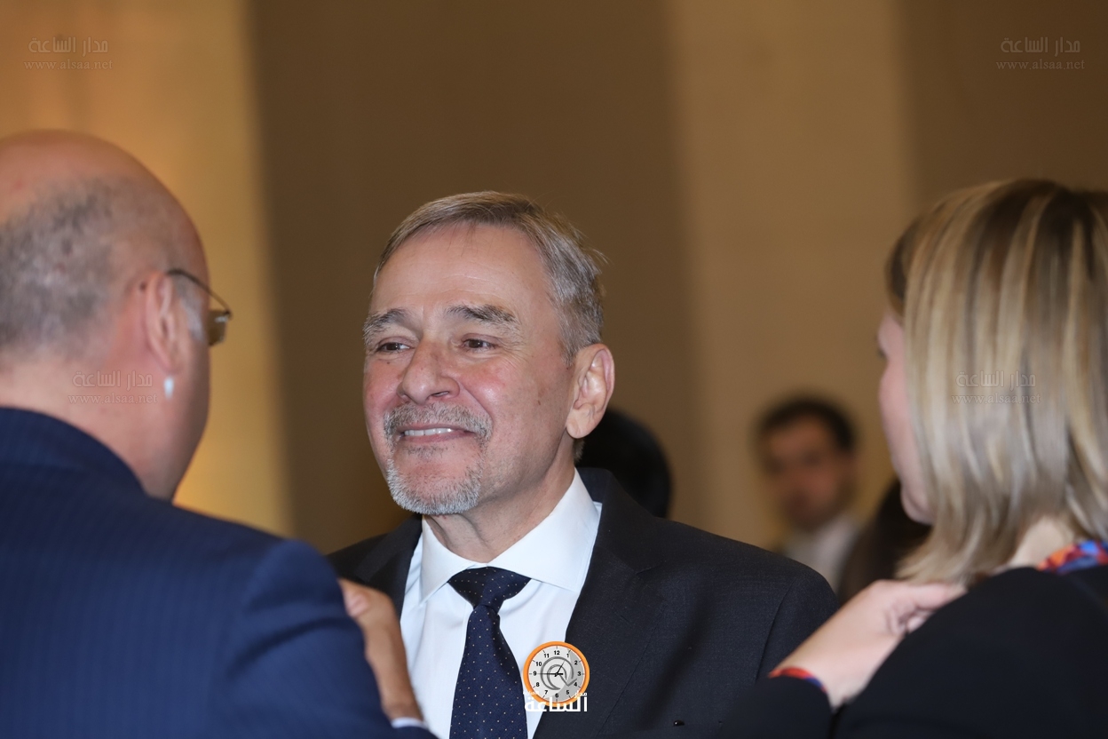 Madar Al-Saa Images 0.5356453082771464