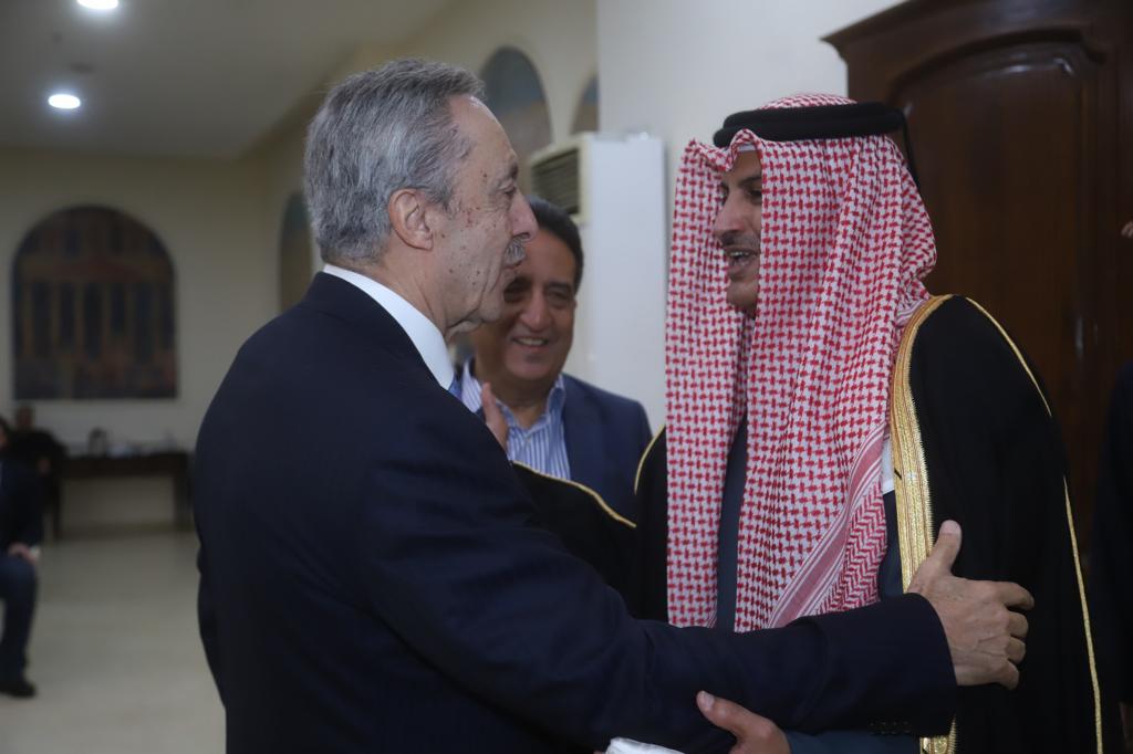 Madar Al-Saa Images 0.38824481787391285