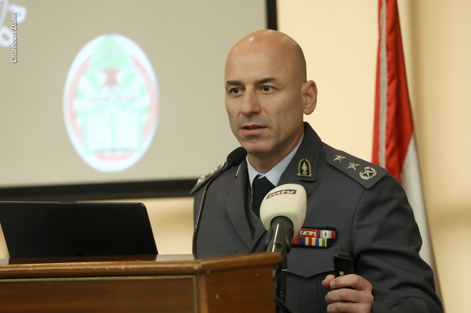 Madar Al-Saa Images 0.8801289957438465