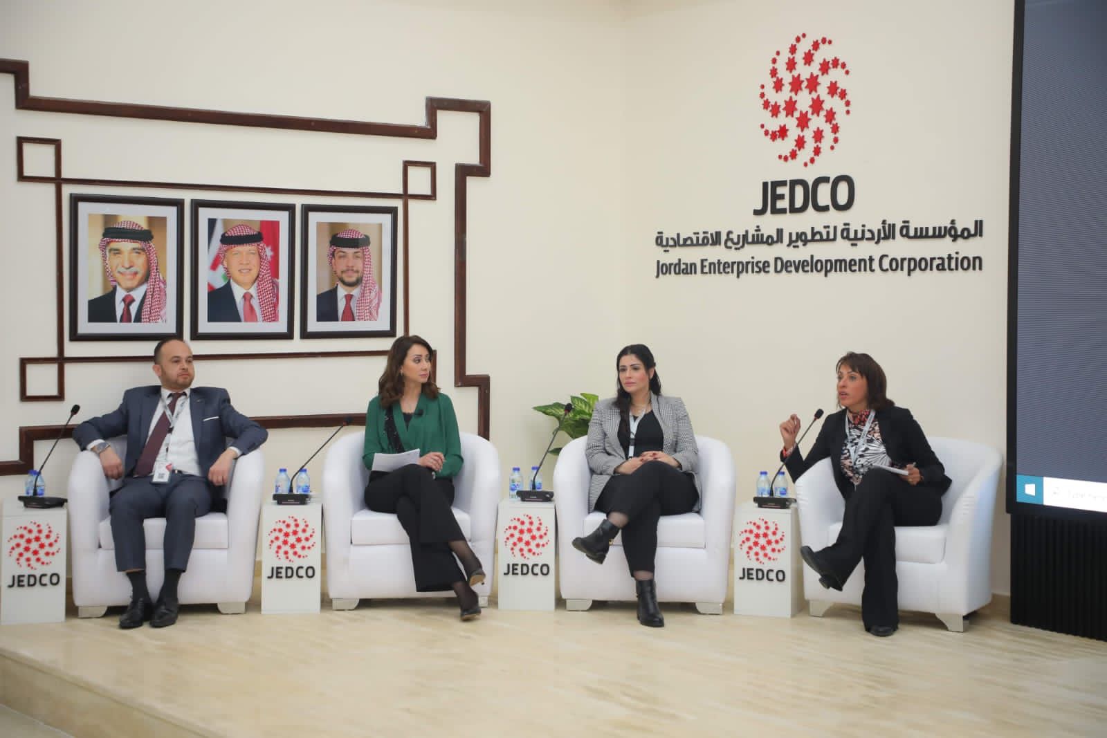 Madar Al-Saa Images 0.023804245220468312