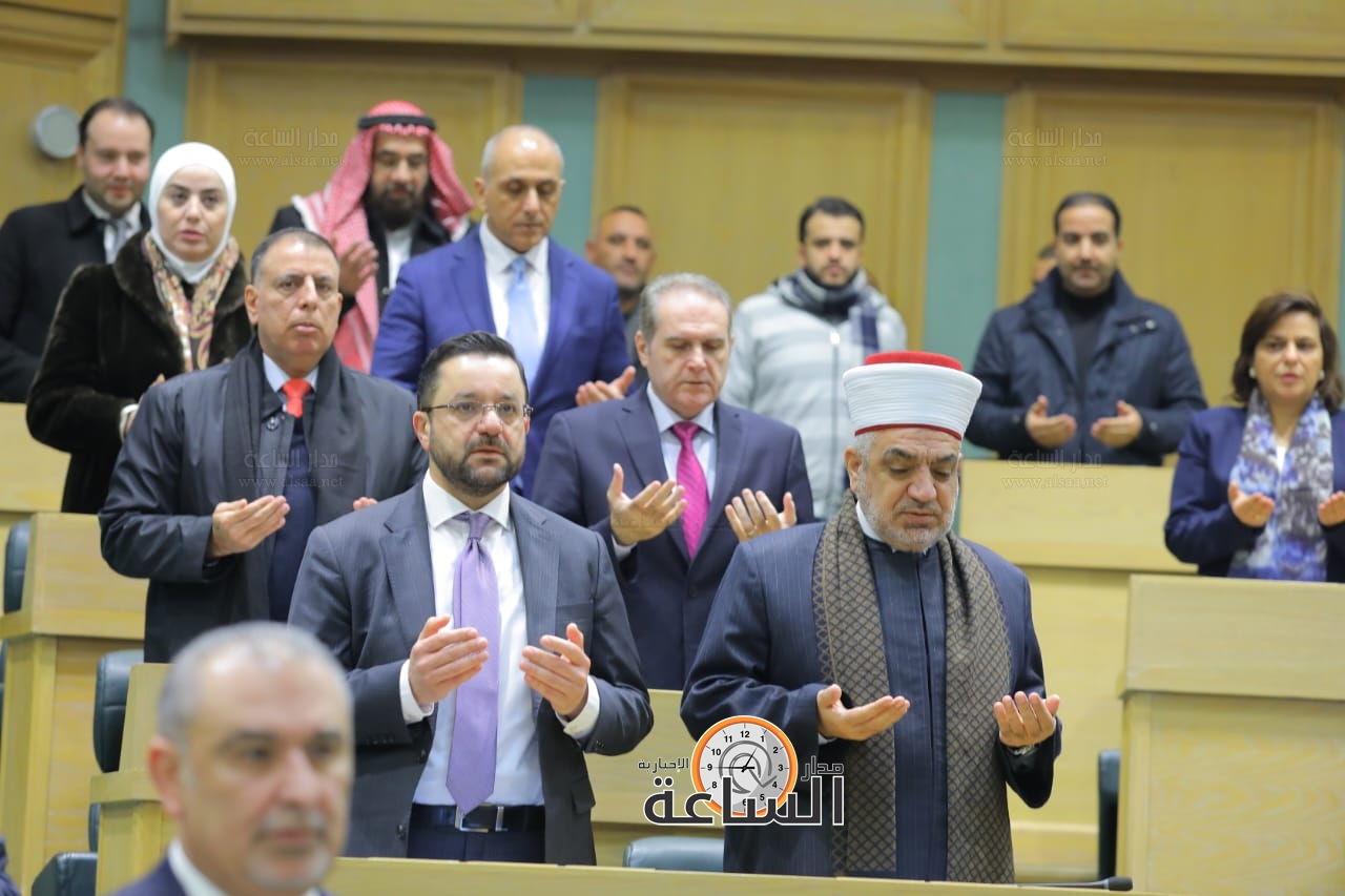 Madar Al-Saa Images 0.6975000581823666