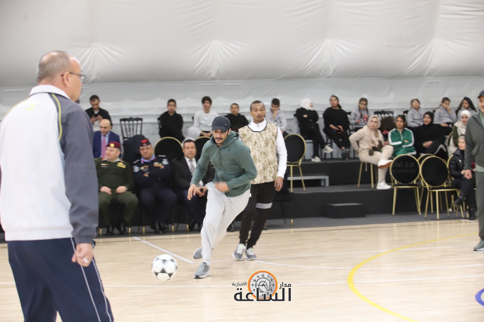 Madar Al-Saa Images 0.42018071227996745