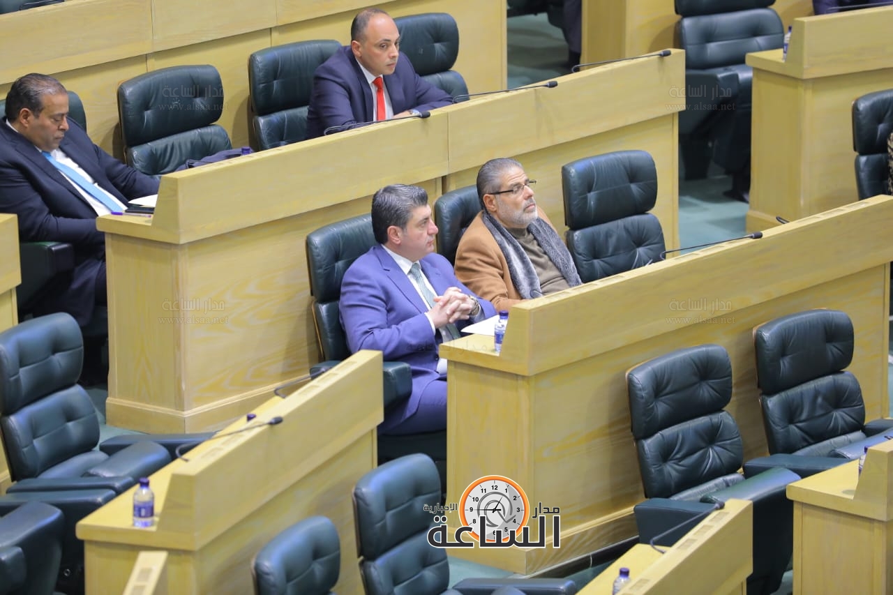 Madar Al-Saa Images 0.38401772244664023