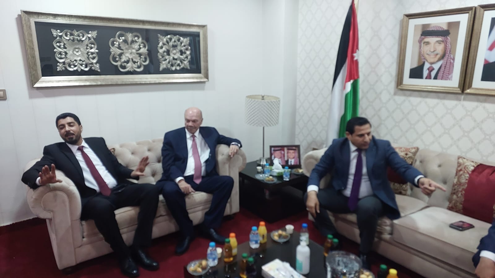 Madar Al-Saa Images 0.19948173065534092