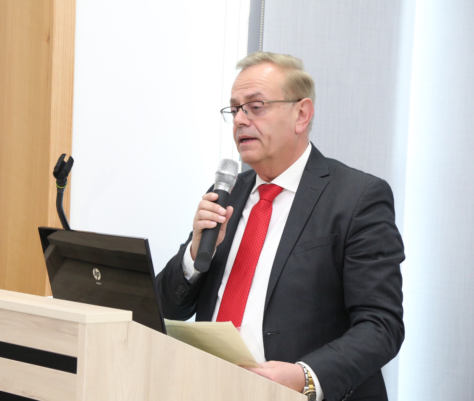 Madar Al-Saa Images 0.9874084448571119