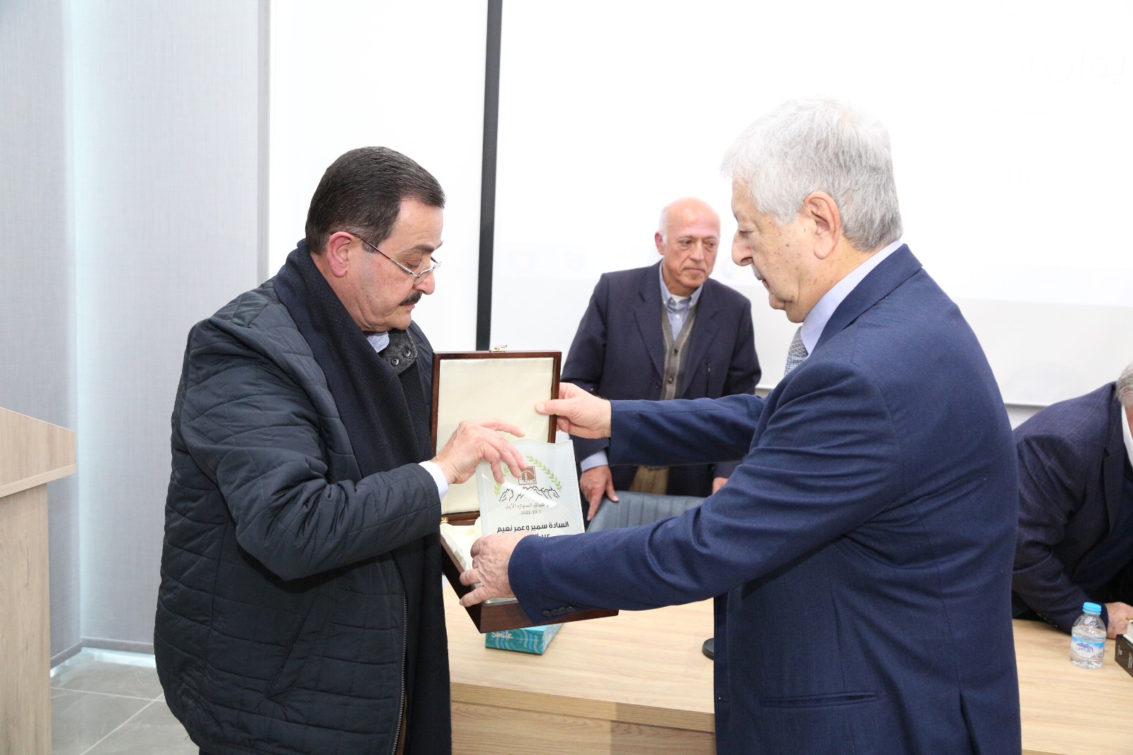 Madar Al-Saa Images 0.49408435011742236