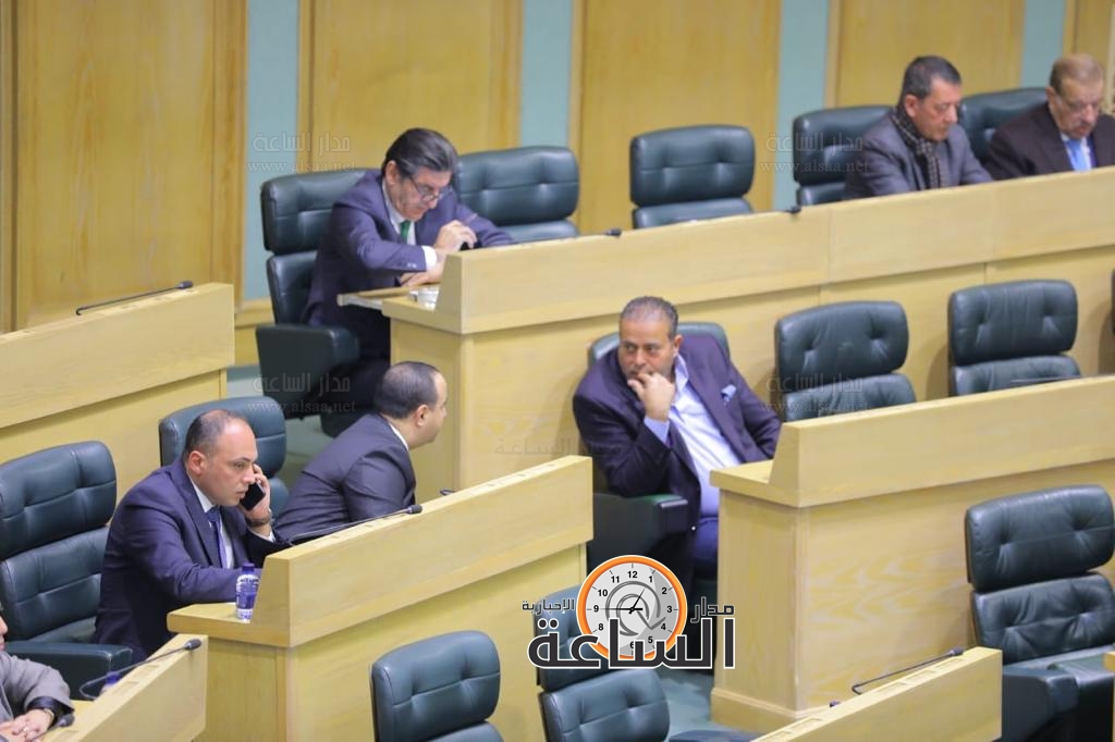 Madar Al-Saa Images 0.4648624609039915