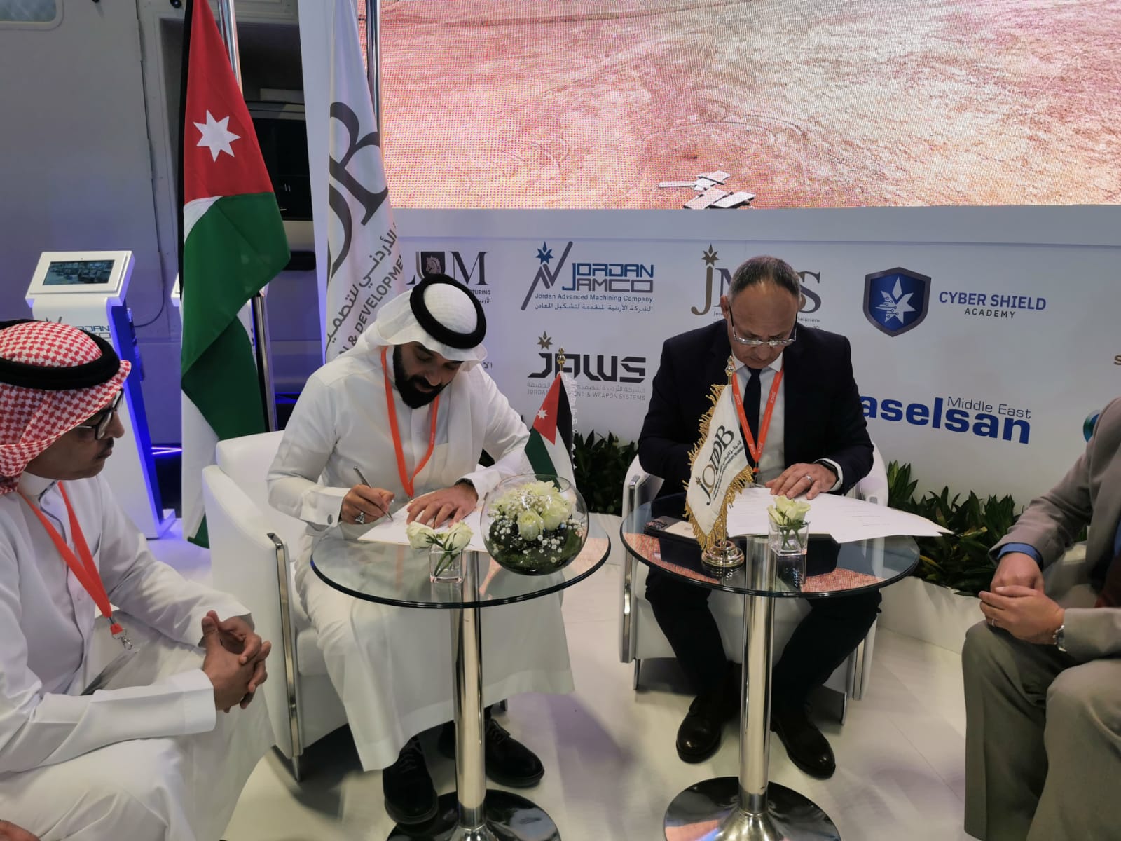 Madar Al-Saa Images 0.4357882343331674