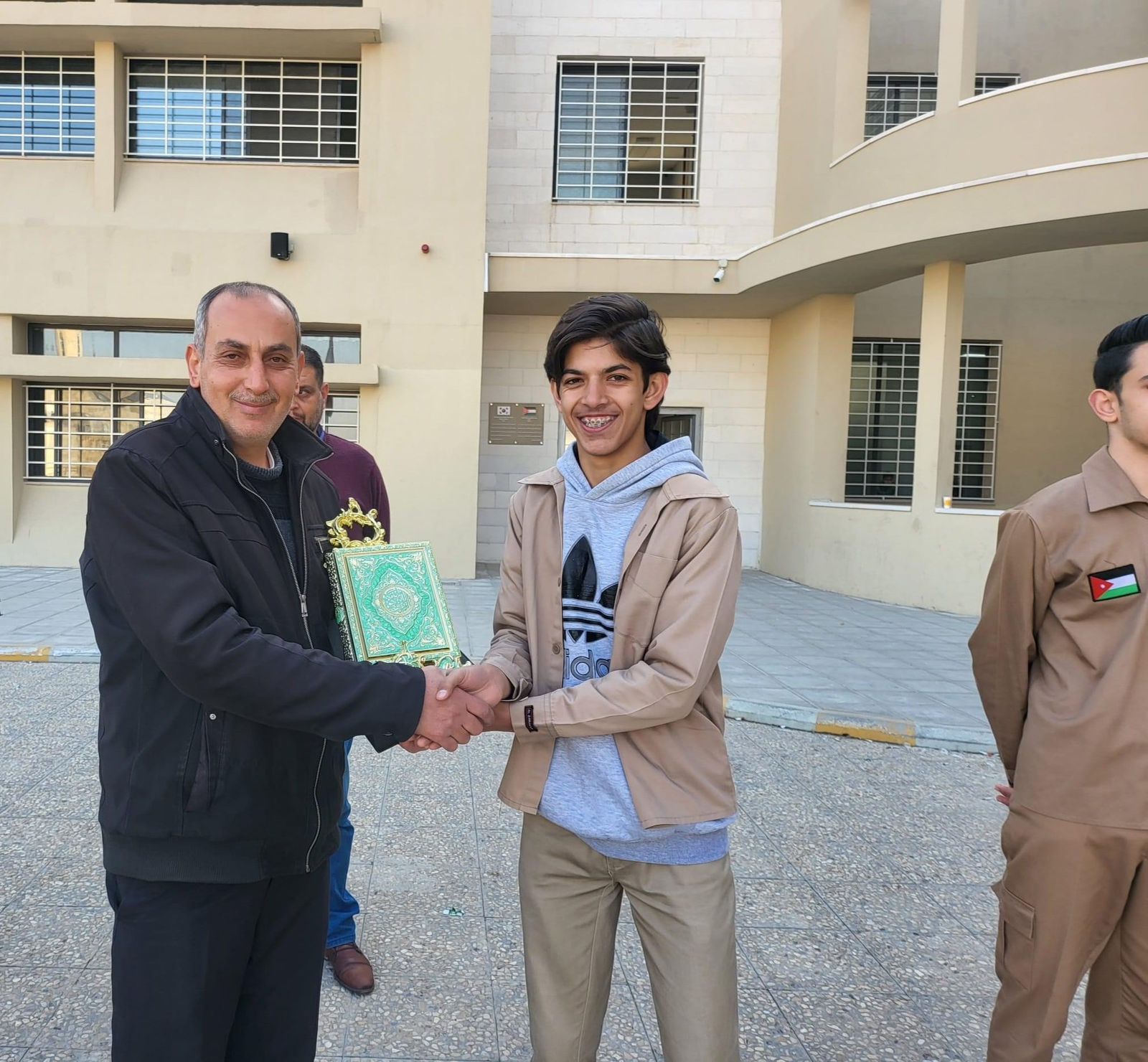 Madar Al-Saa Images 0.510671084250403