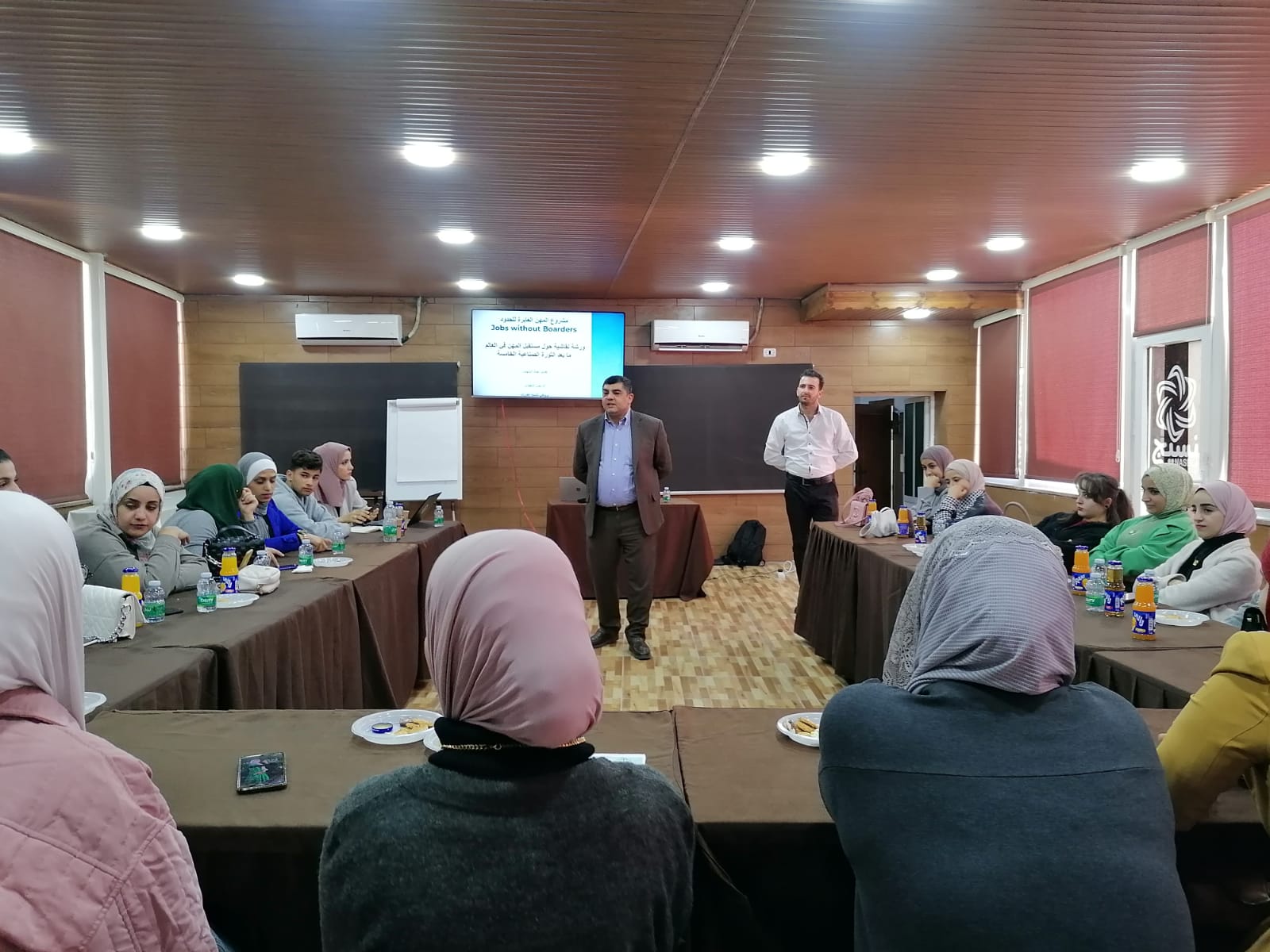 Madar Al-Saa Images 0.8972783555433057