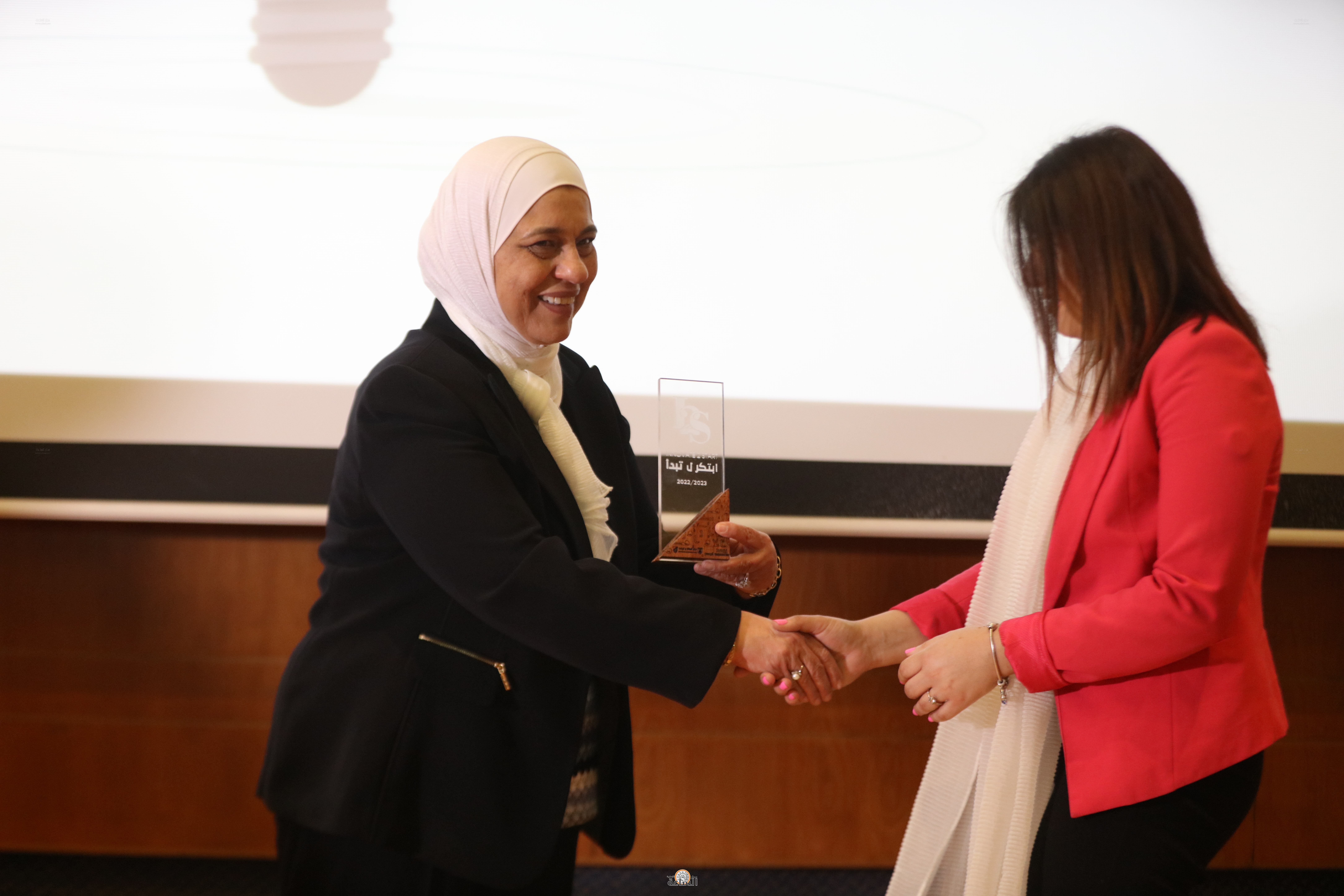 Madar Al-Saa Images 0.6956627869541911