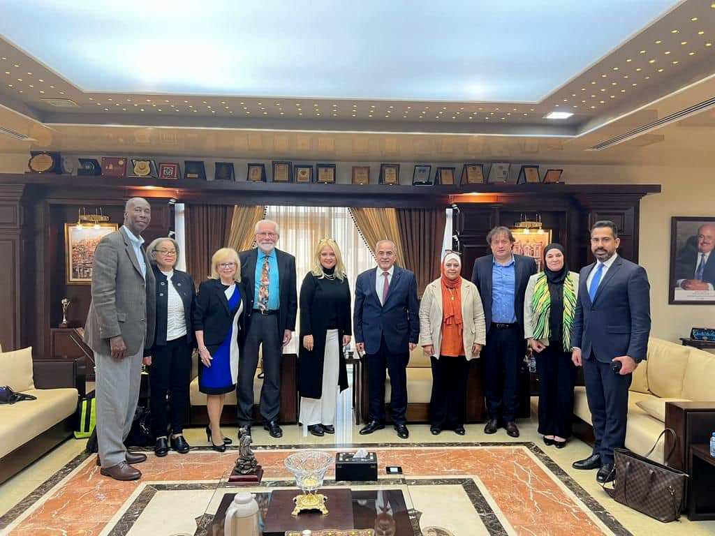 Madar Al-Saa Images 0.4099384809648079