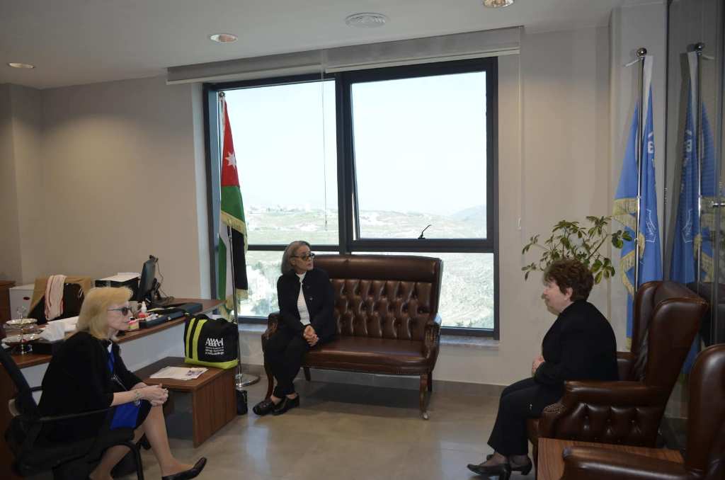 Madar Al-Saa Images 0.004548448553523432