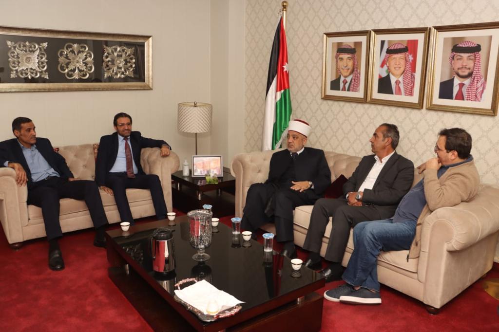 Madar Al-Saa Images 0.6259487755616555