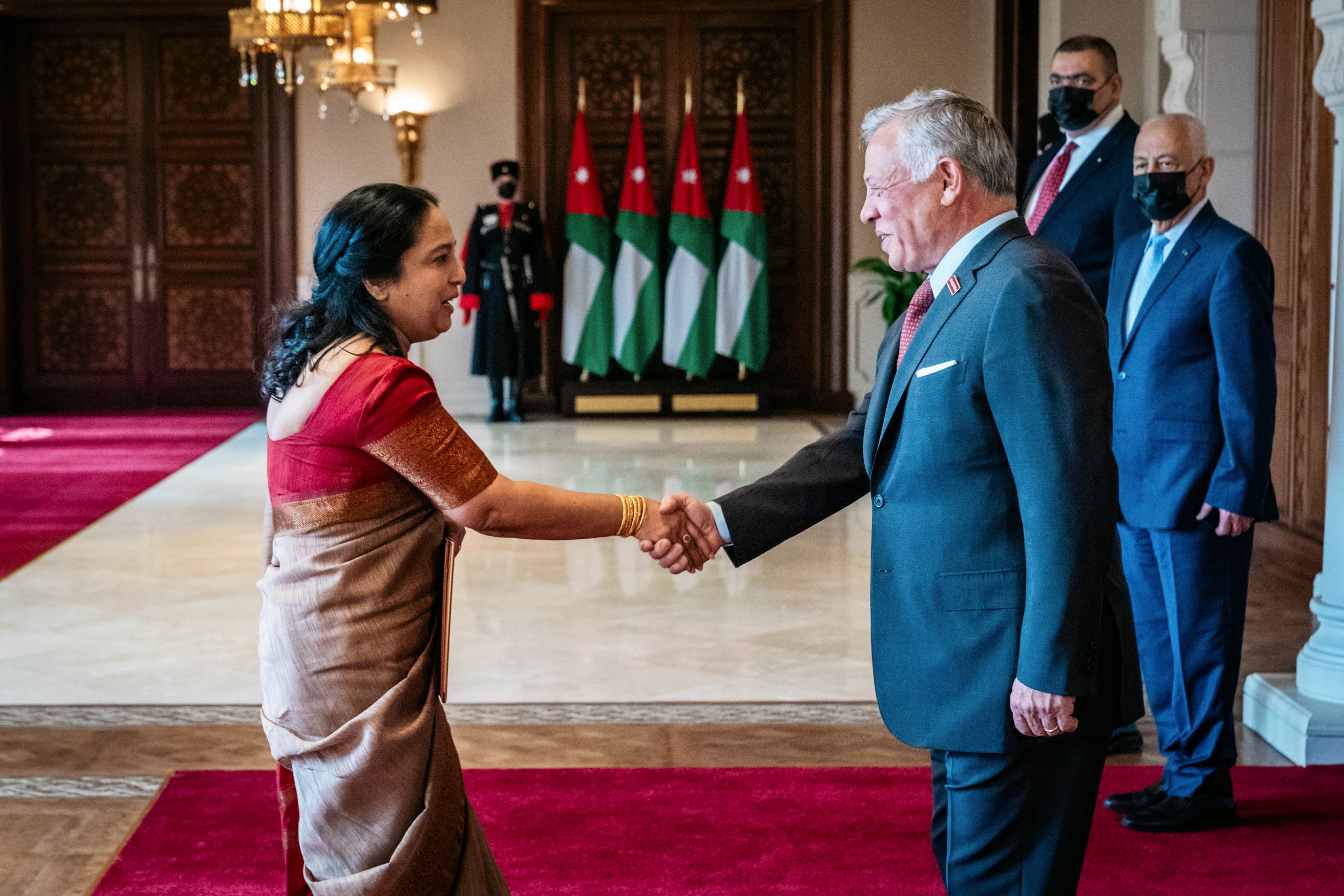 Madar Al-Saa Images 0.94611467442891