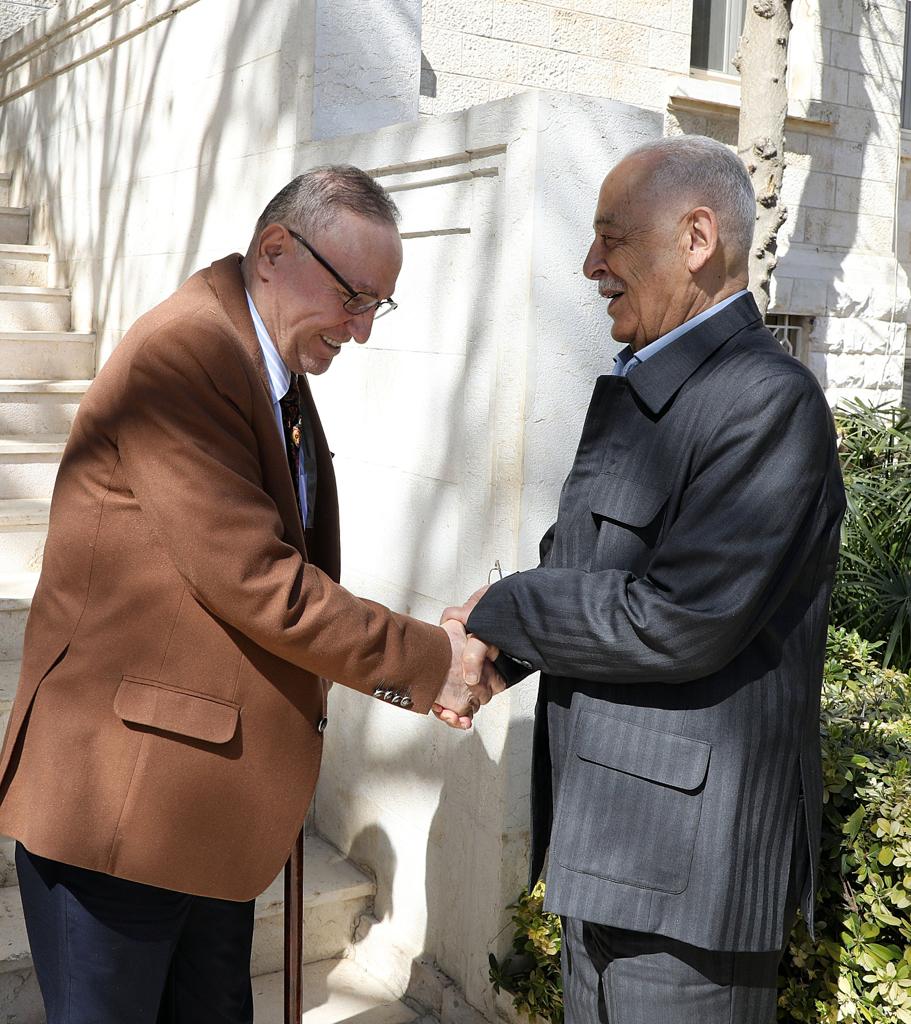 Madar Al-Saa Images 0.6478794227595823