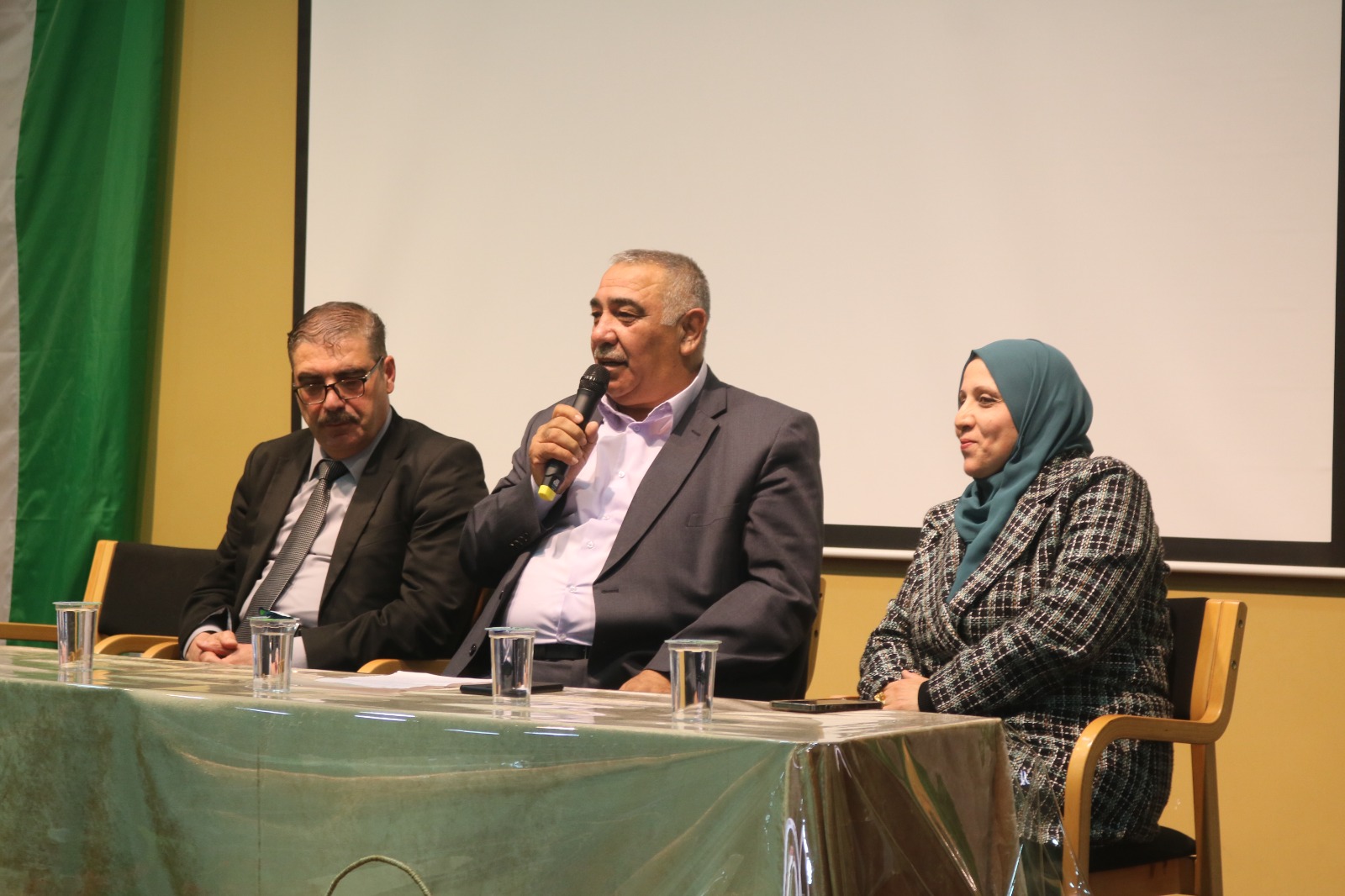 Madar Al-Saa Images 0.4151913548846795