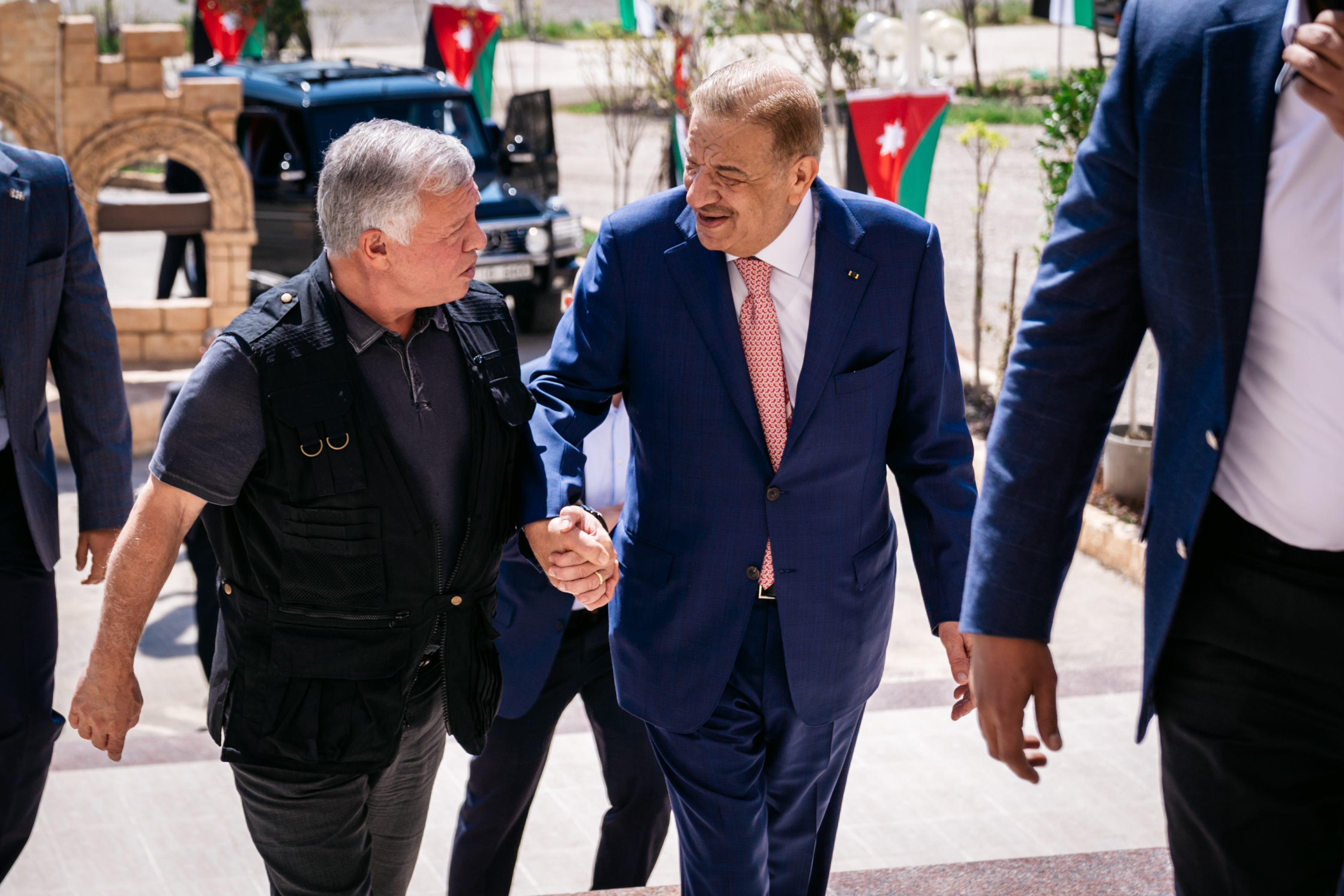 Madar Al-Saa Images 0.38853206290282705