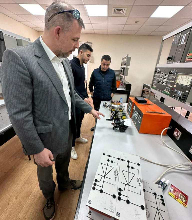 Madar Al-Saa Images 0.32824170463591607