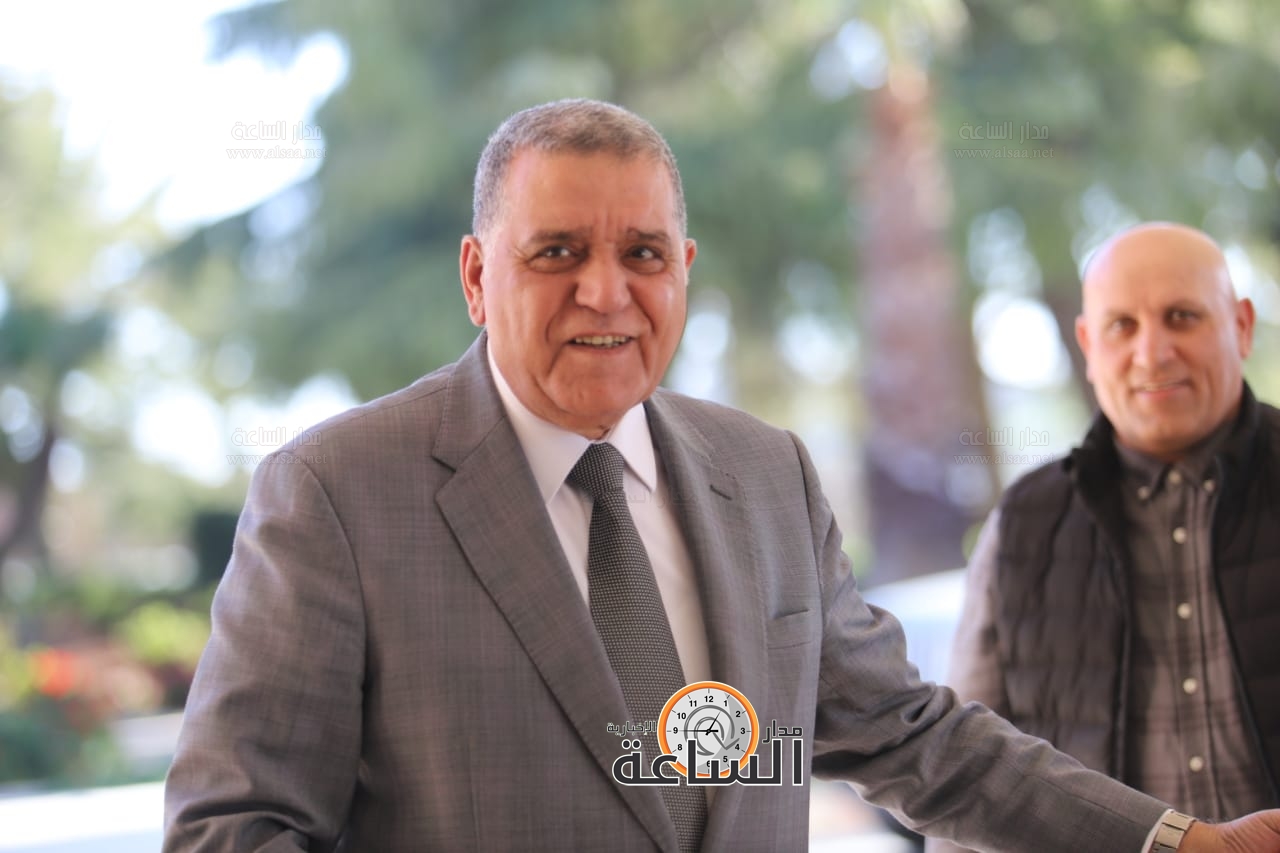 Madar Al-Saa Images 0.49185565173022083