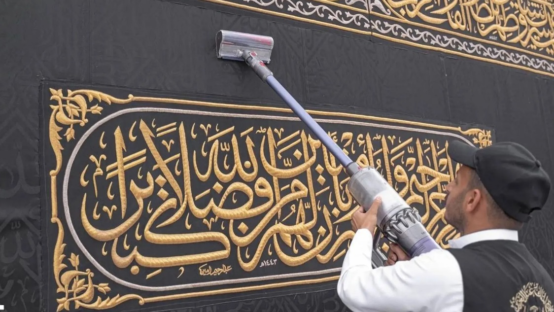 Madar Al-Saa Images 0.010478910910384887