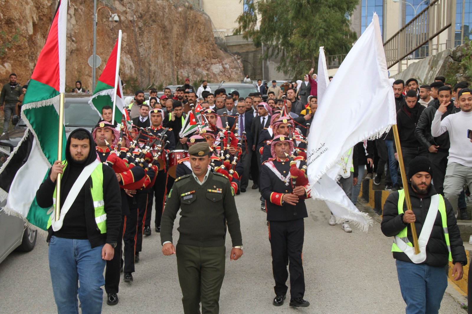 Madar Al-Saa Images 0.6276216061241695