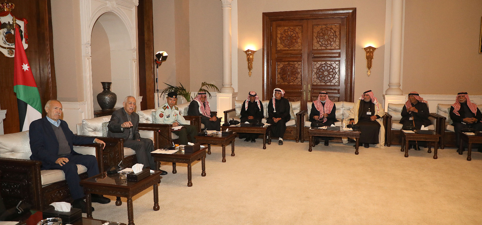 Madar Al-Saa Images 0.6658645592932462