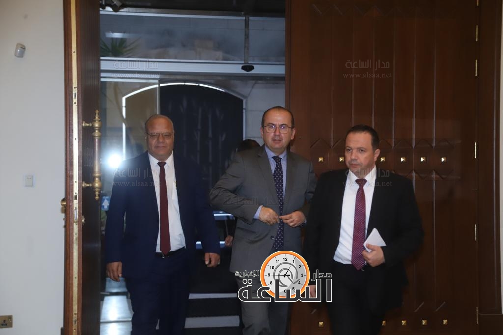 Madar Al-Saa Images 0.8778302869020215