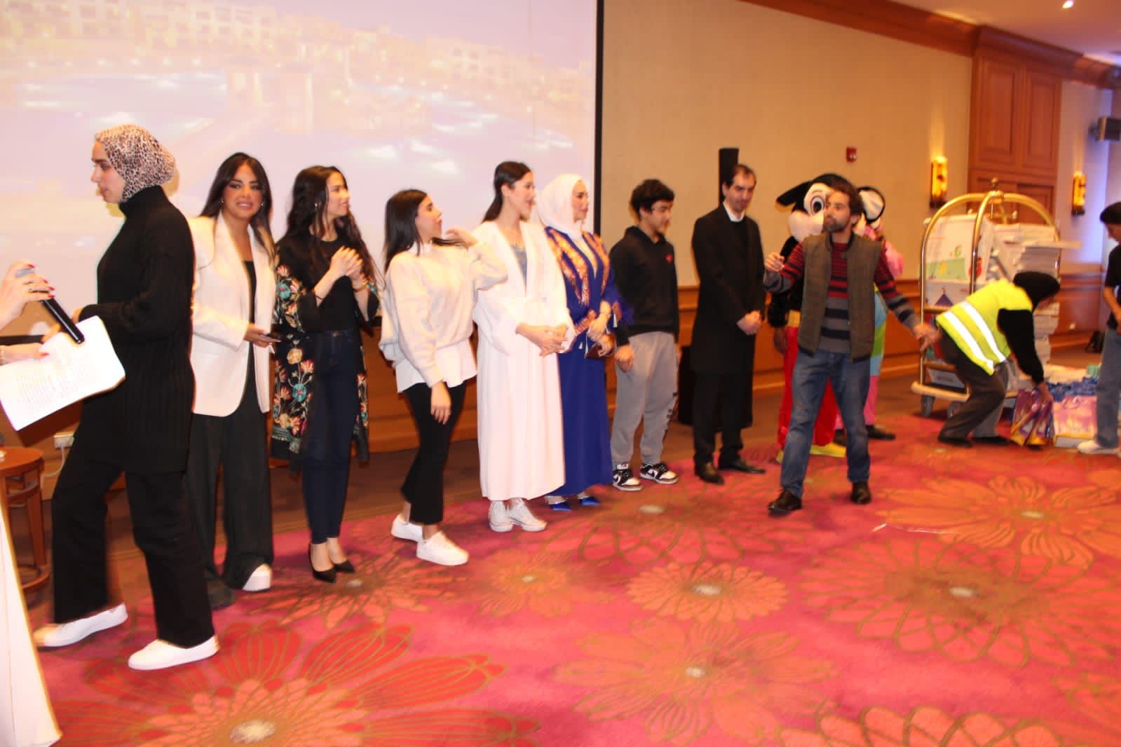 Madar Al-Saa Images 0.03280799083663588