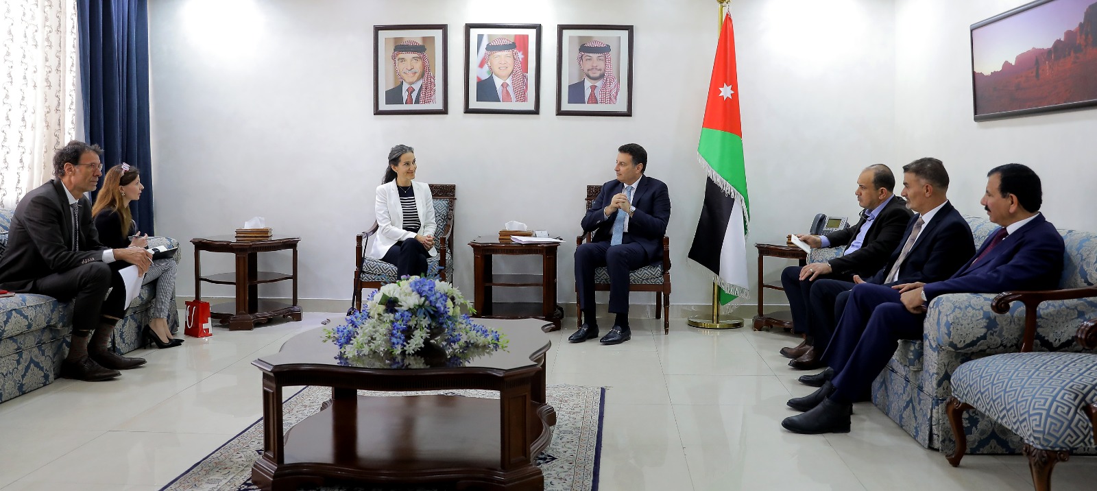 Madar Al-Saa Images 0.8876748558116279