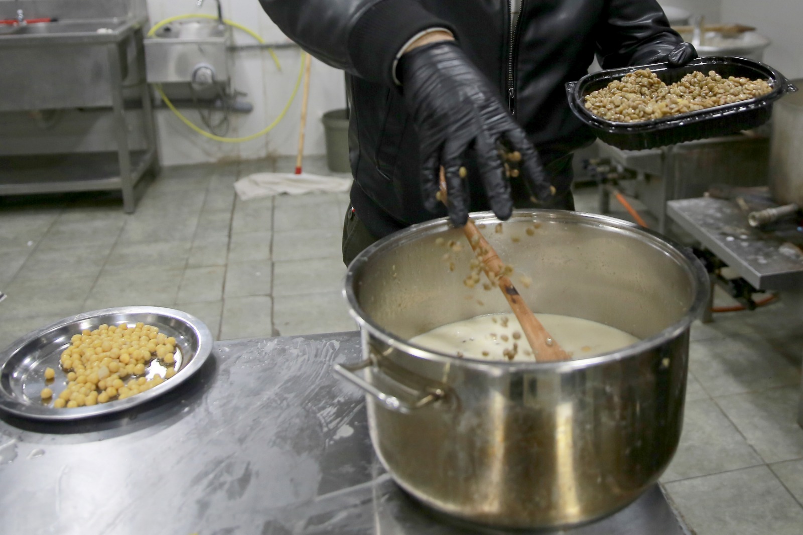 Madar Al-Saa Images 0.7799398297913218