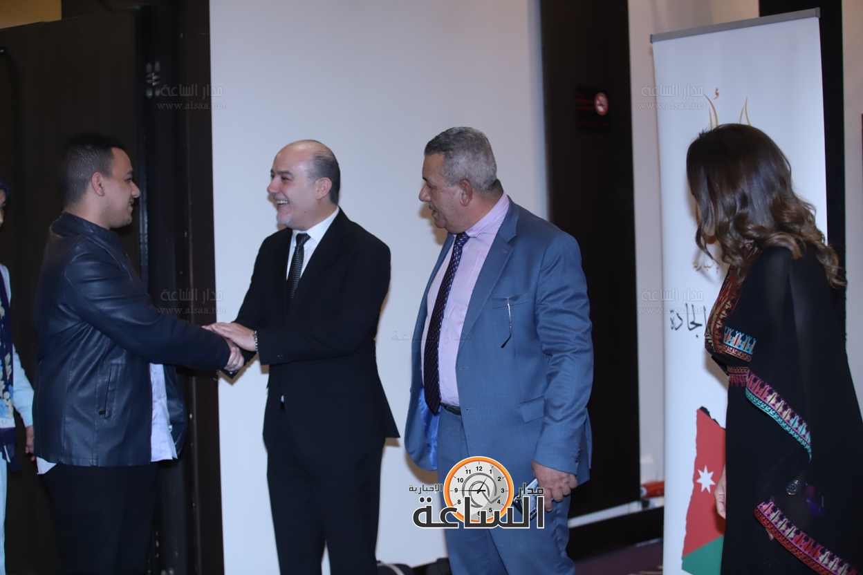 Madar Al-Saa Images 0.7632622808698448