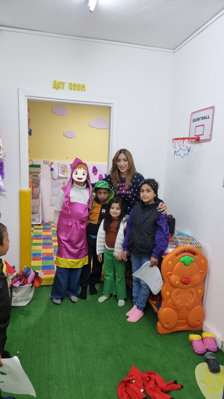 Madar Al-Saa Images 0.23333534491646746