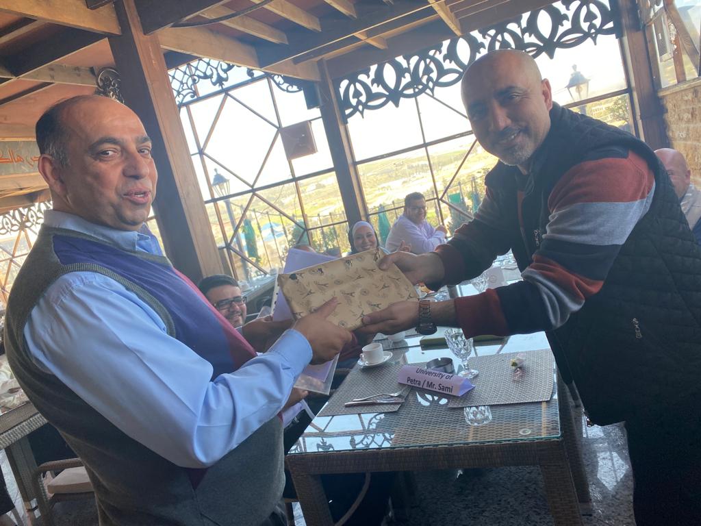 Madar Al-Saa Images 0.48064789472655445