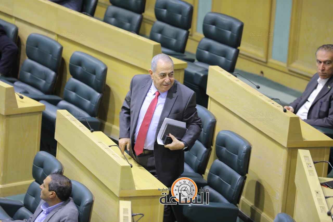 Madar Al-Saa Images 0.7269841051244552