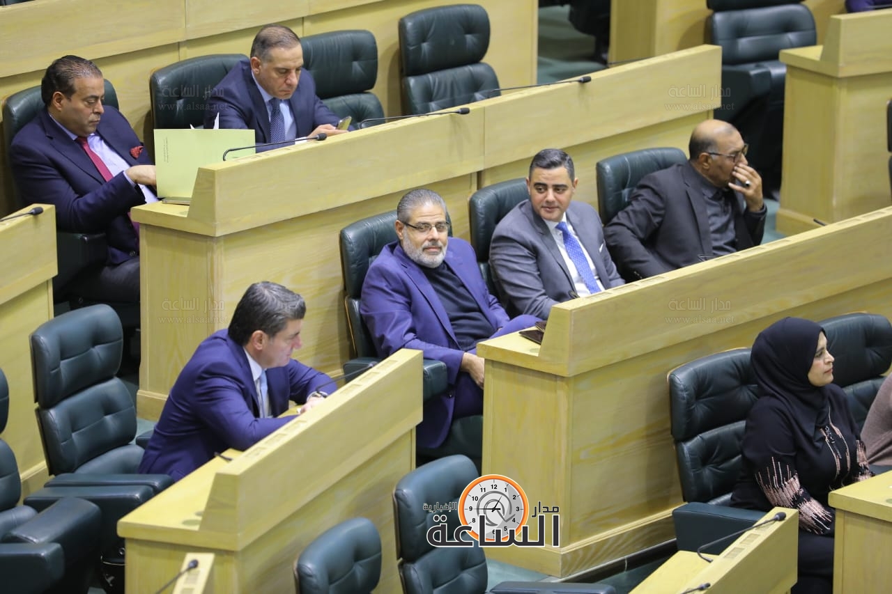 Madar Al-Saa Images 0.3739762567700622