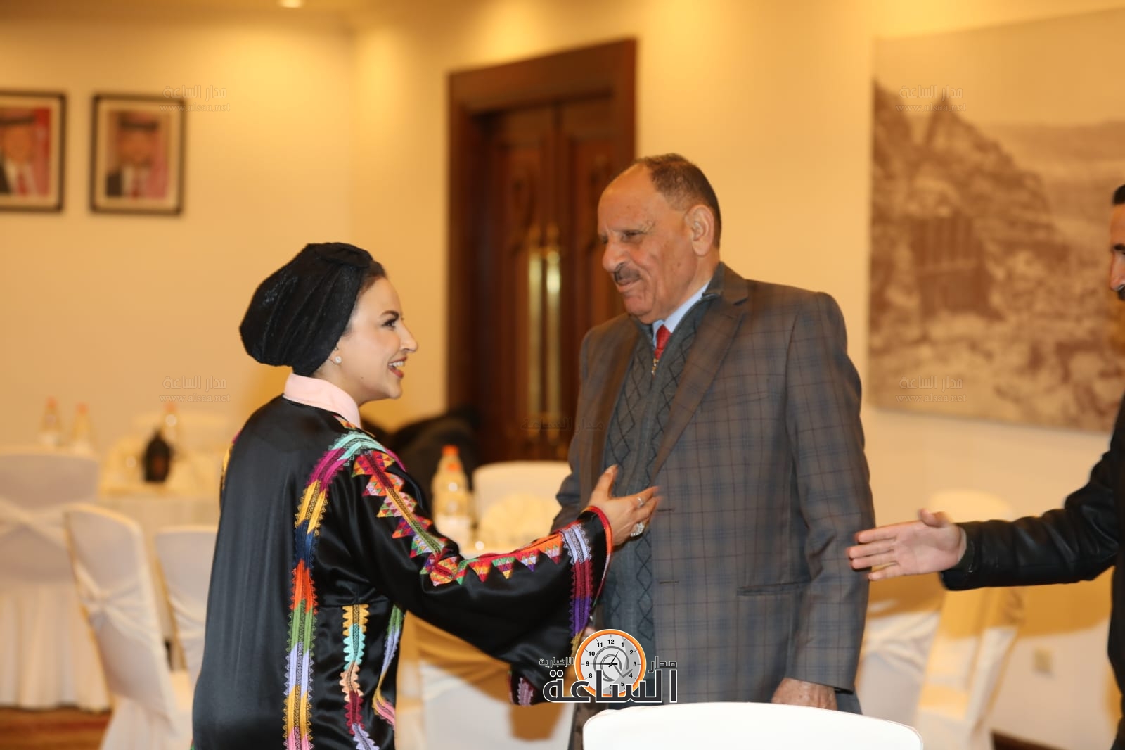 Madar Al-Saa Images 0.9899828084582647