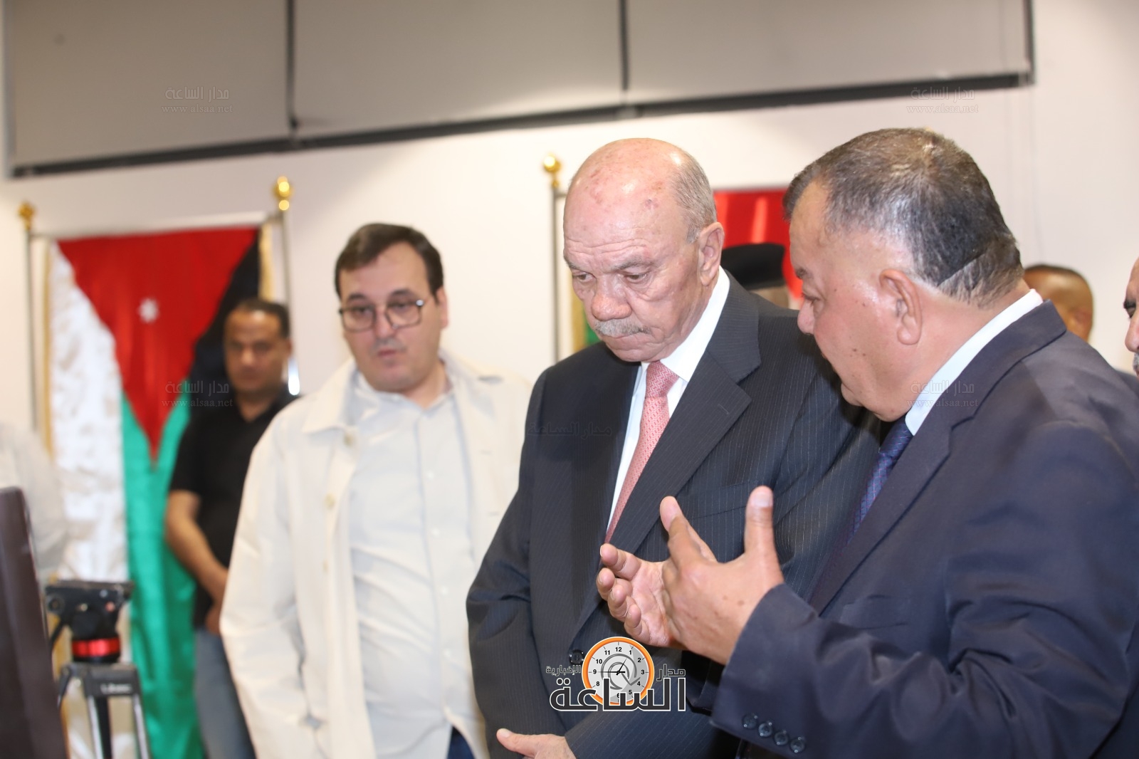 Madar Al-Saa Images 0.136627755812615