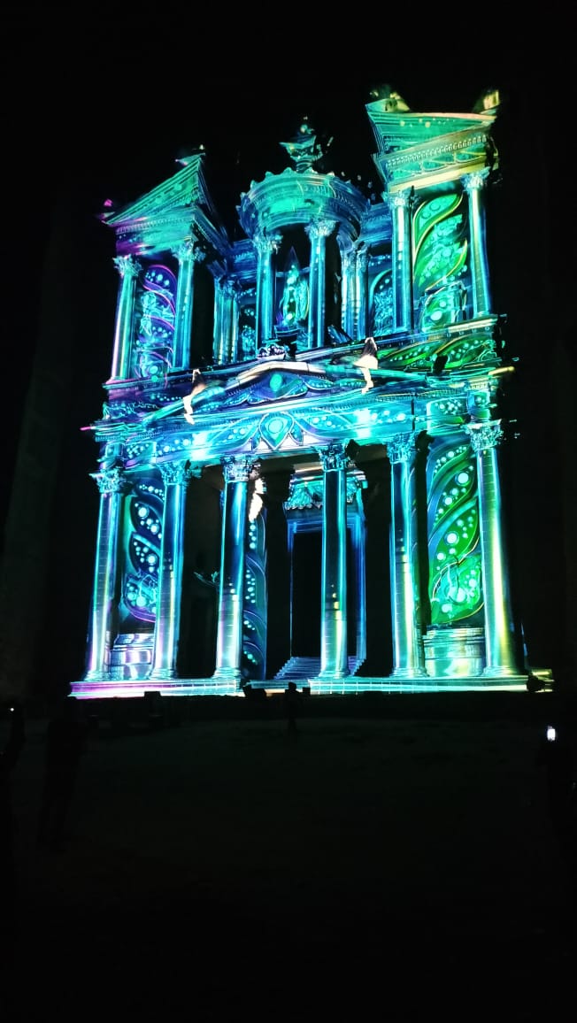 Madar Al-Saa Images 0.6257350068393527