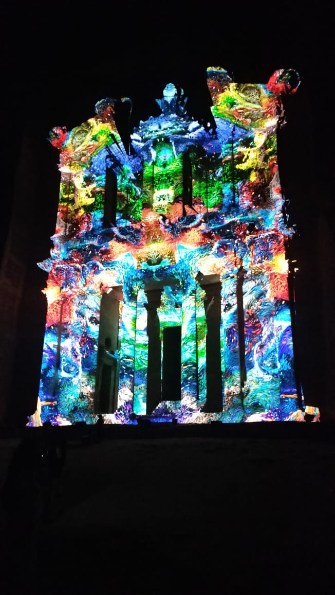 Madar Al-Saa Images 0.9881517432166835