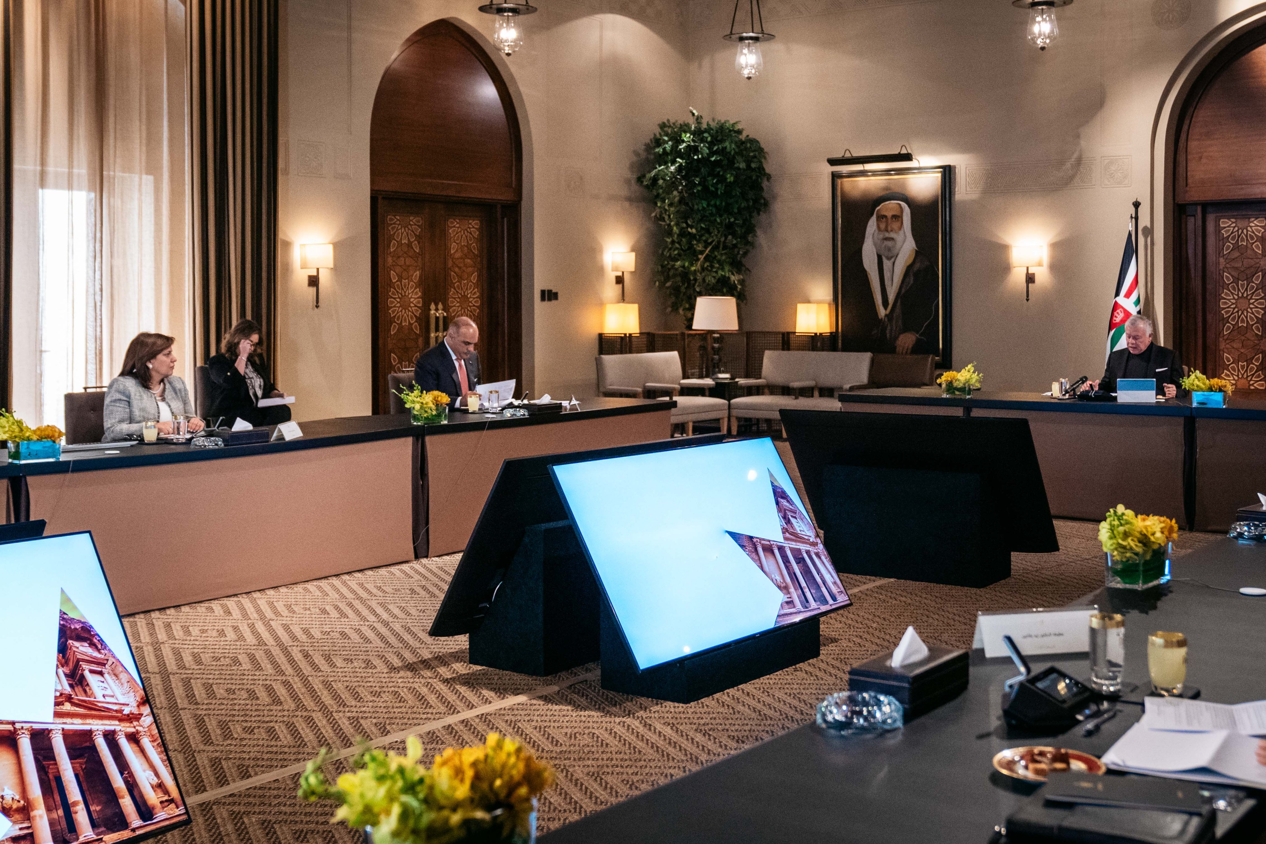 Madar Al-Saa Images 0.9462451127523939