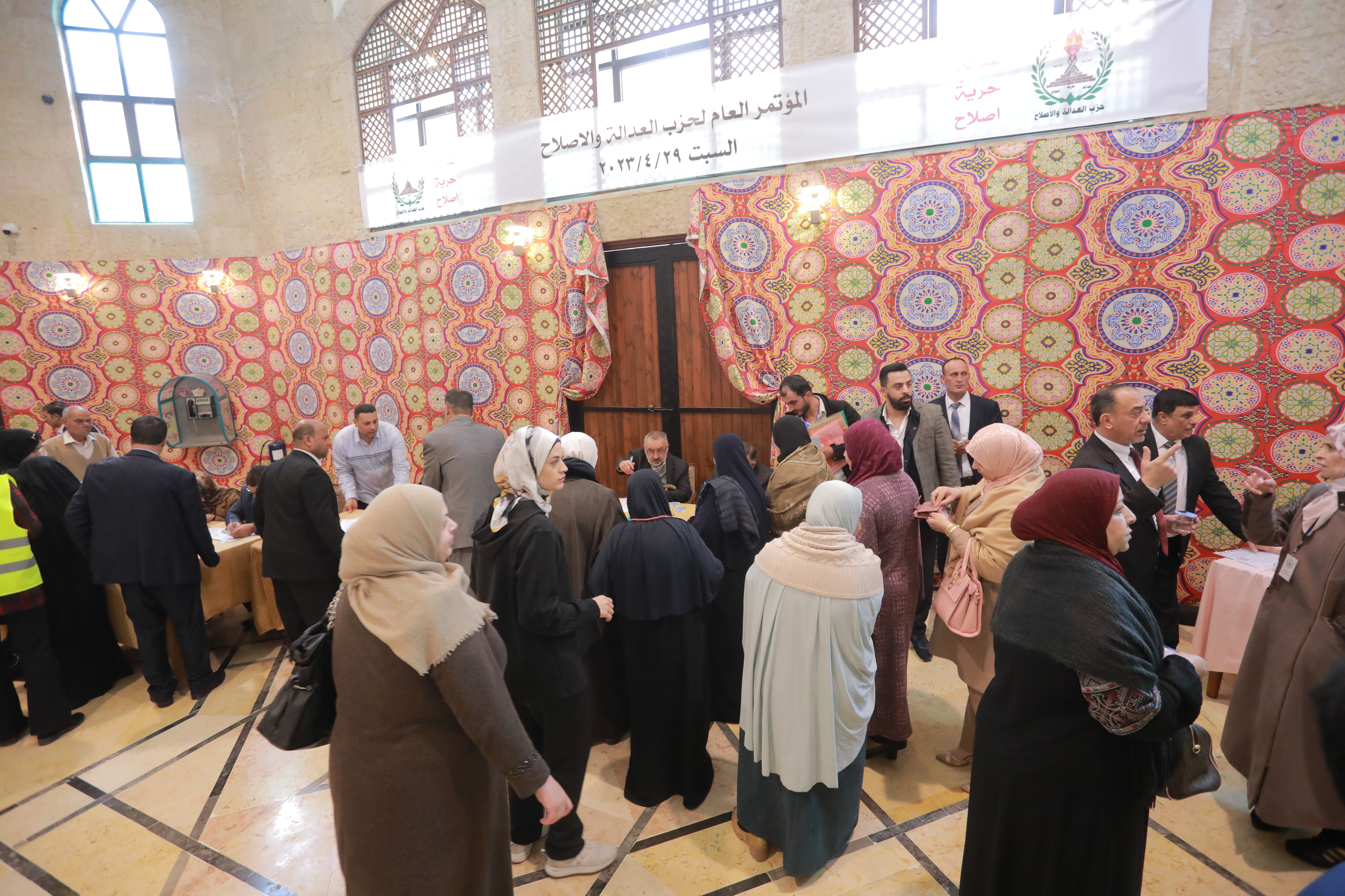 Madar Al-Saa Images 0.6132637744974083