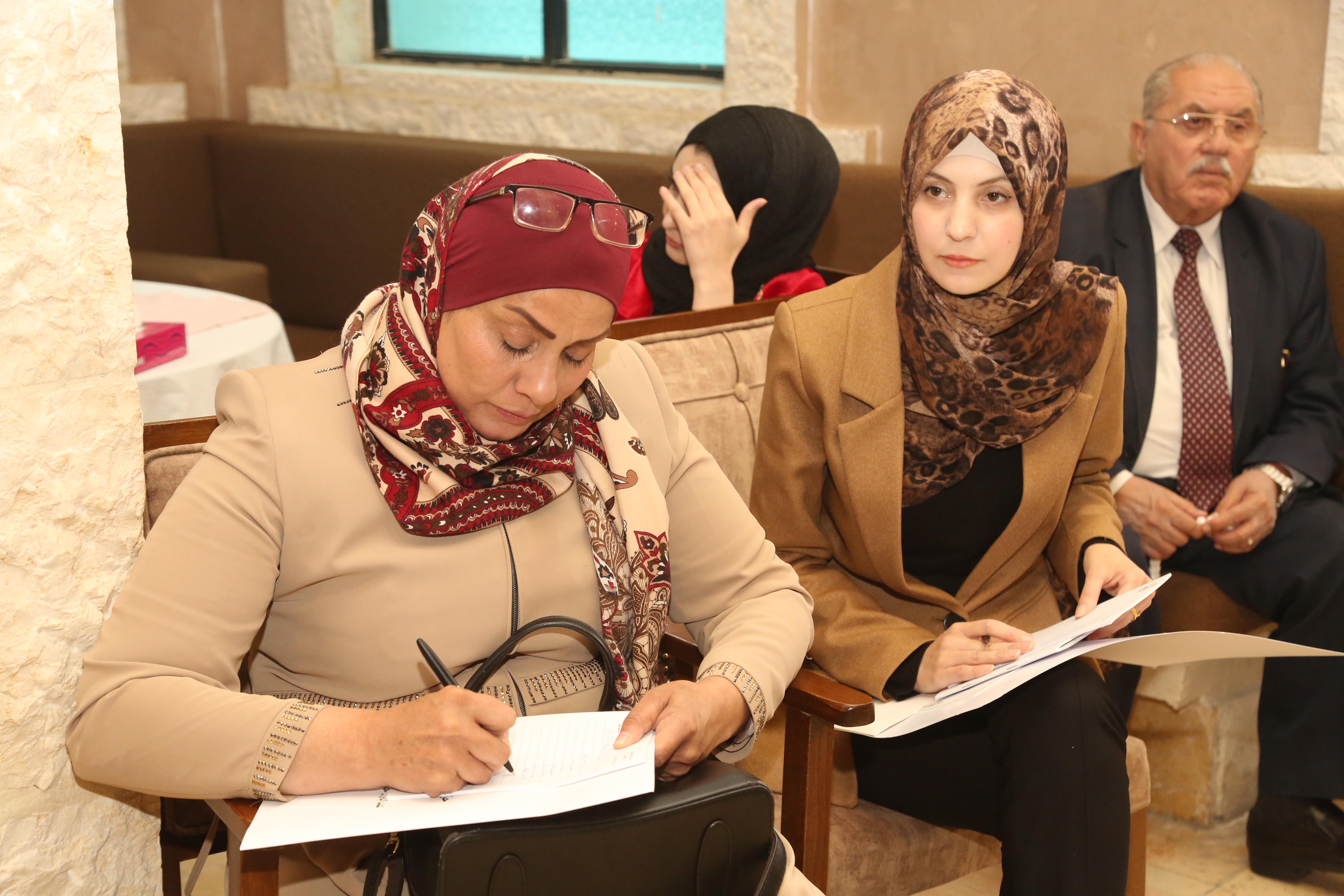 Madar Al-Saa Images 0.32399660873358105