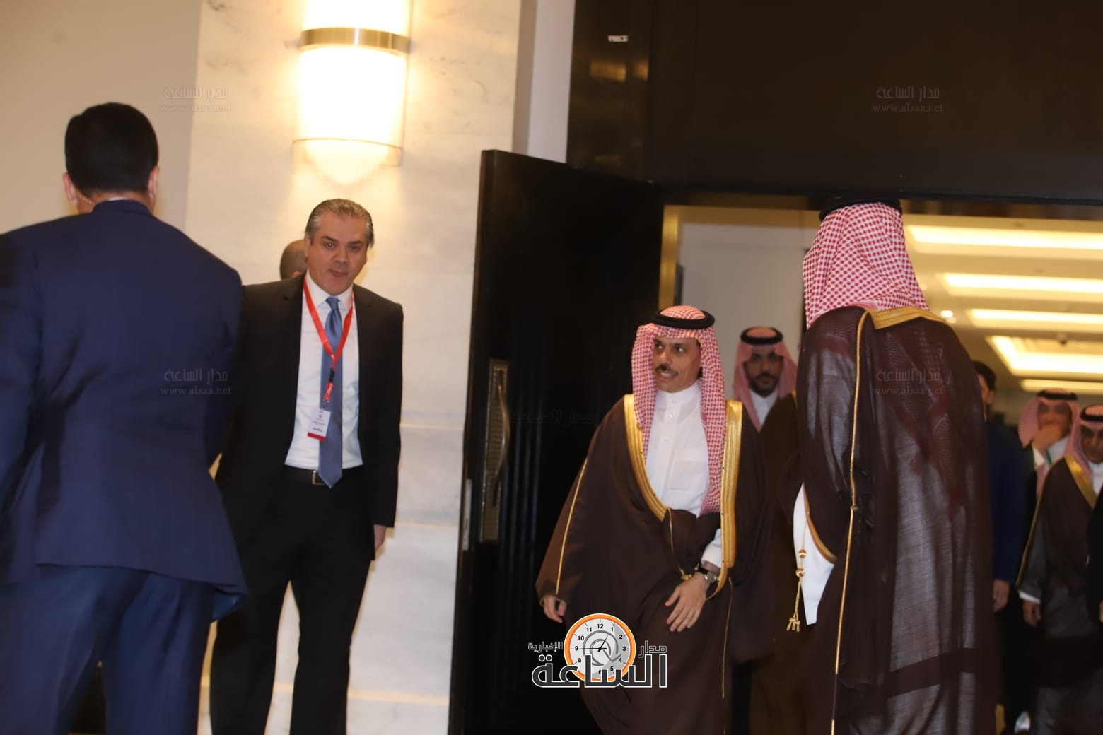 Madar Al-Saa Images 0.6991779986734448