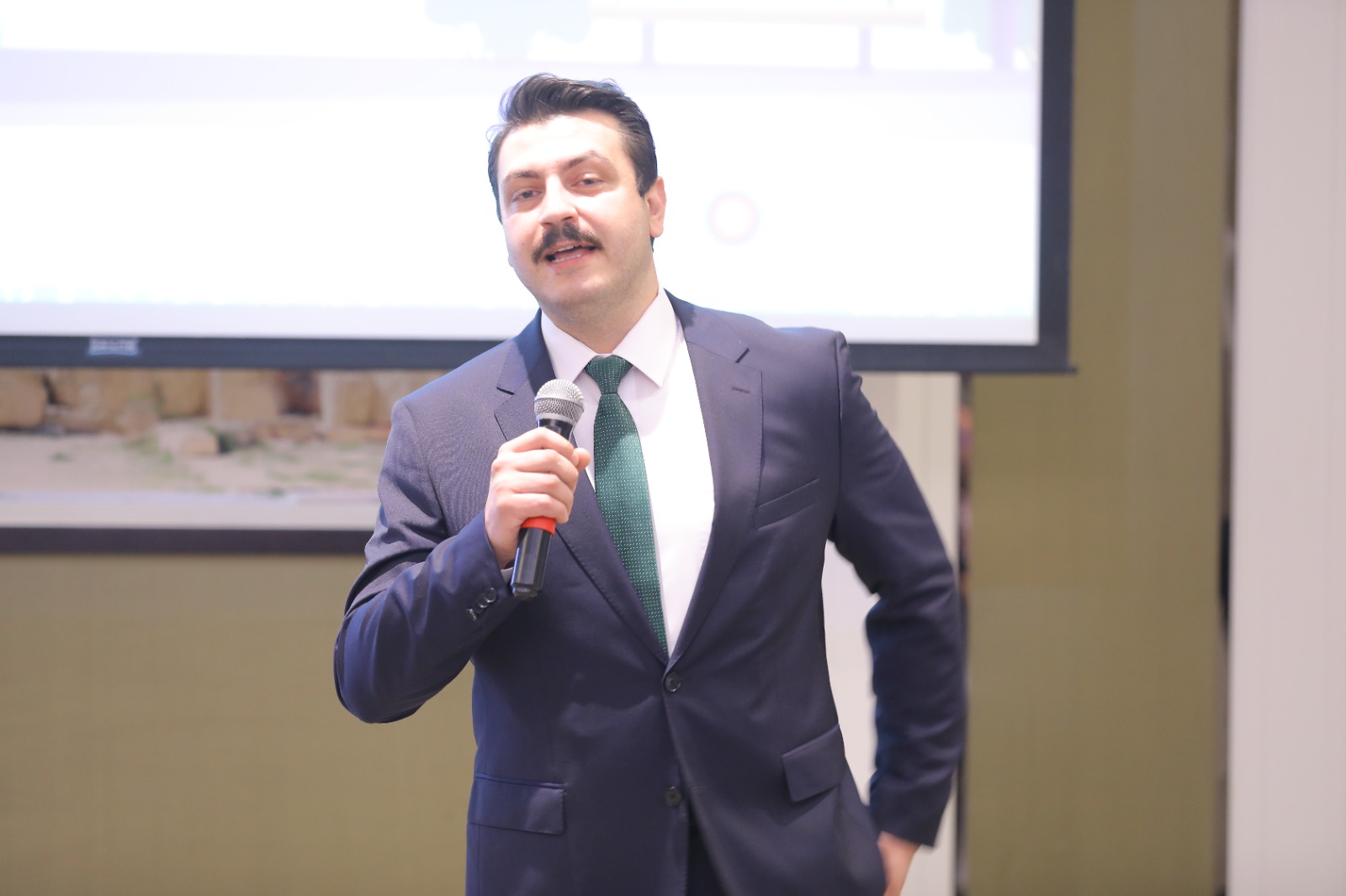 Madar Al-Saa Images 0.13009550558324934